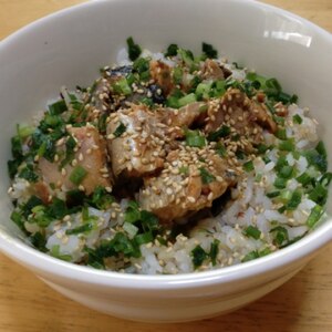 お昼に最高☆味噌サバ缶丼